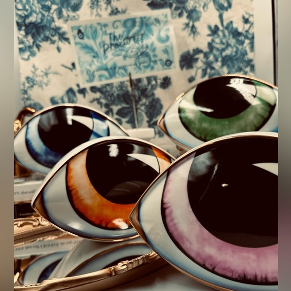 🆕 THE PROCURESS COLLECTION 🧿 All-Seeing Eye Paperweight - Decor - Pink & Gold - Picture 10 of 11